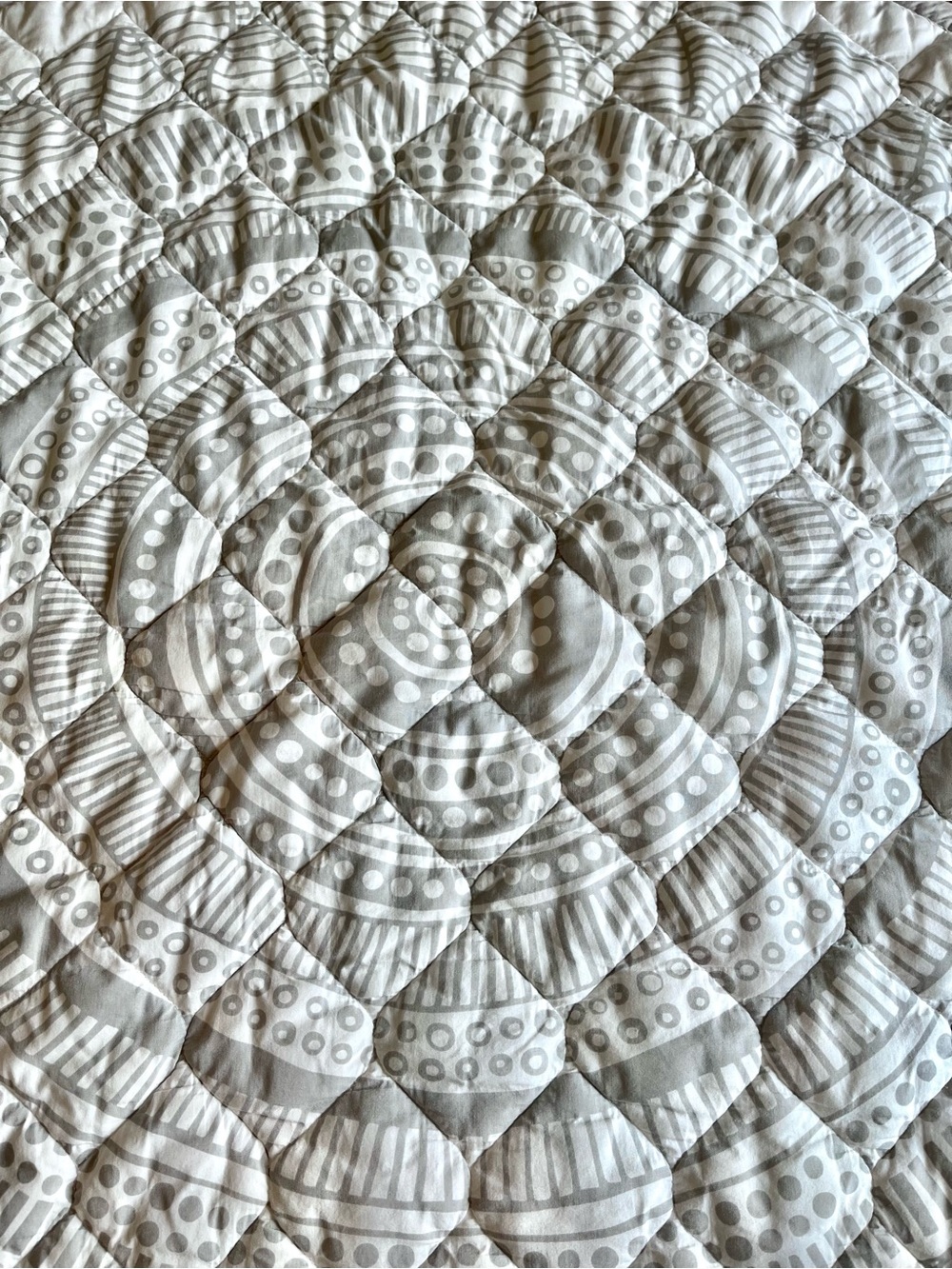 Finch & Folk Organic Cotton Round Quilted Baby Play Mat Grey White 44" - Picture 6 of 6